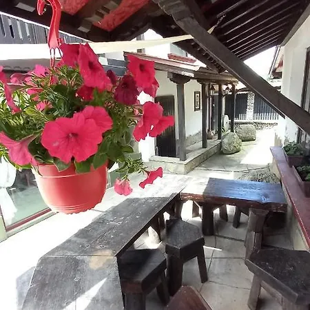 бащин дом Apriłci