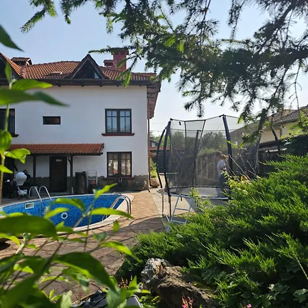 бащин дом 3* Apriłci