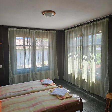 бащин дом Guest house Apriltsi (Lovech)