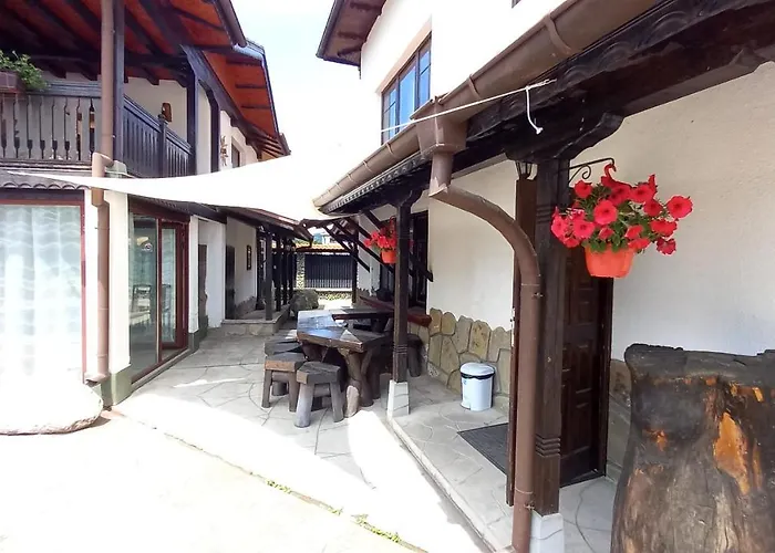 бащин дом 3* 阿普里尔齐