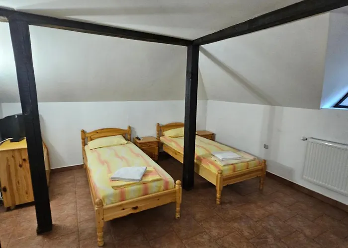 бащин дом 招待所 阿普里尔齐