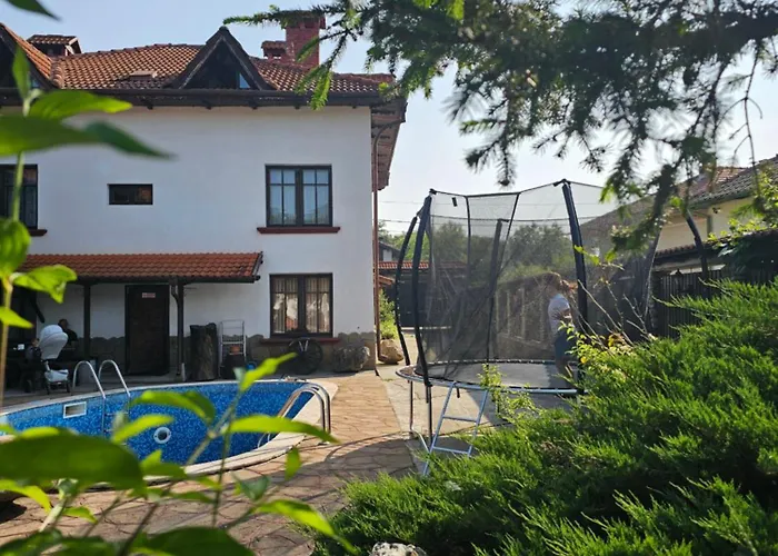 бащин дом 3* 阿普里尔齐